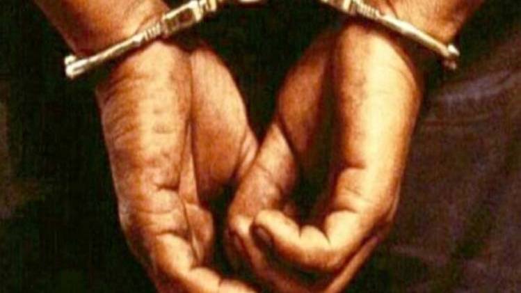 आरोपी गिरफ्तार (प्रतीकात्मक तस्वीर)