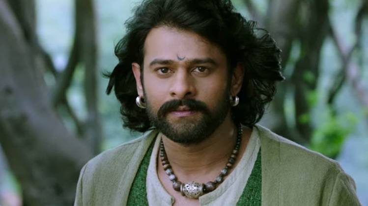 बाहुबली में प्रभास.