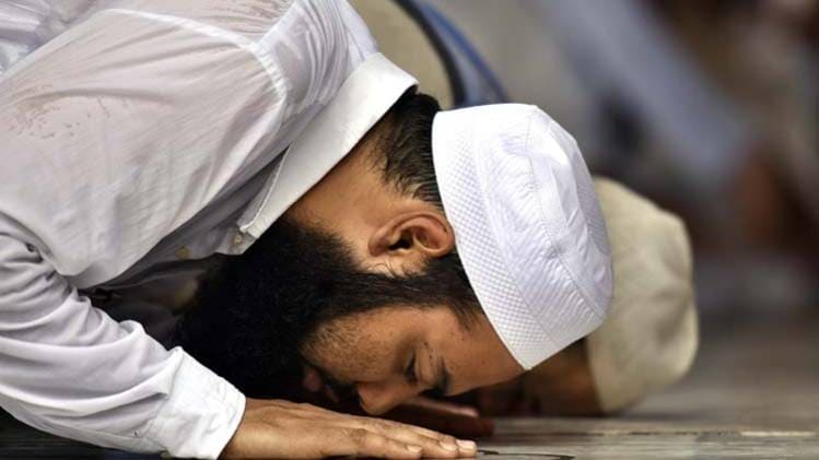 ईद-उल-जुहा हजरत इब्राहिम की कुर्बानी की याद के तौर पर मनाया जाता है