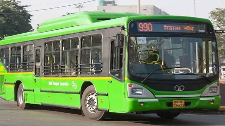 कंडक्टरों के सीट से नहीं उठने पर उठे सवाल