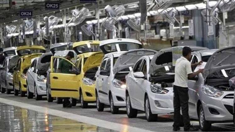 कारों की बिक्री में भारी गिरावट 