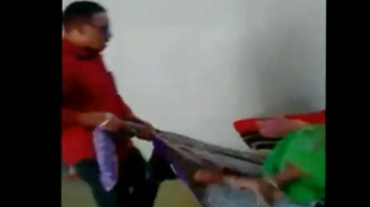 महिला को घसीटता स्कूल अधीक्षक का पति