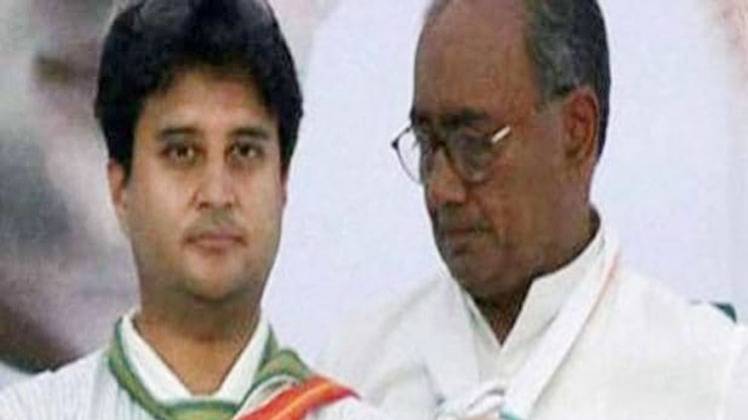 ज्योतिरादित्य सिंधिया और दिग्विजय सिंह (फाइल फोटो)