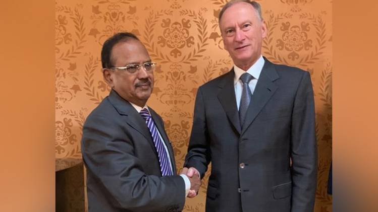 रूस के सुरक्षा परिषद के सचिव निकोलाई पेत्रुशेव के साथ अजीत डोभाल