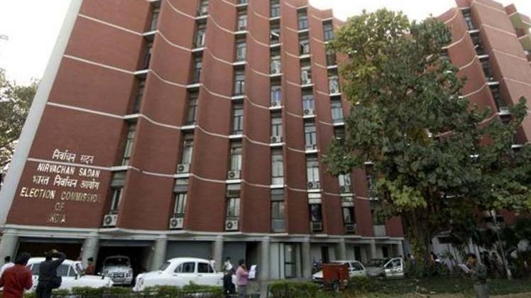 चुनाव आयोग ने जारी किया नोटिस 