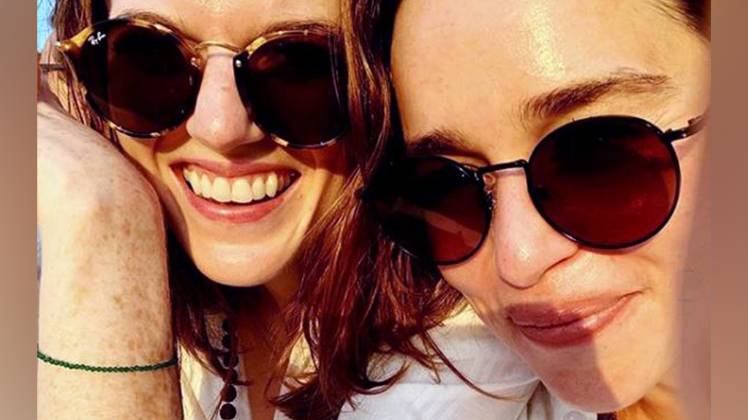 एमिलिया क्लार्क और रोज लेस्ली