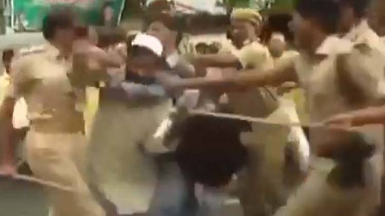 सोशल मीडिया पर मौजूद लोग जैसे भगुराम गोदरा कल्याणसर नया