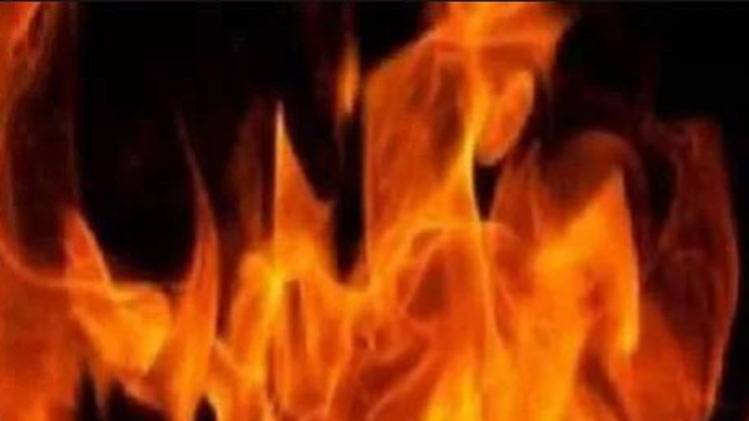 दंपति ने थाने में लगाई खुद को आग (प्रतीकात्मक)