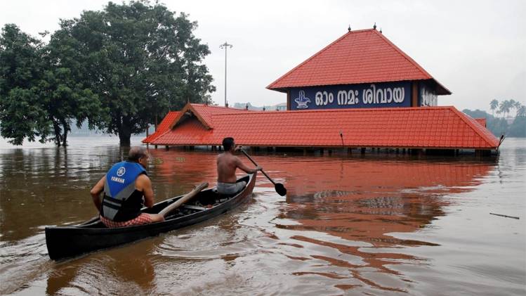 बाढ़ से तबाही (तस्वीर- रॉयटर्स)