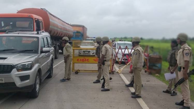 राज्य की सीमाओं पर पुख्ता सुरक्षा (फोटो: Aajtak)