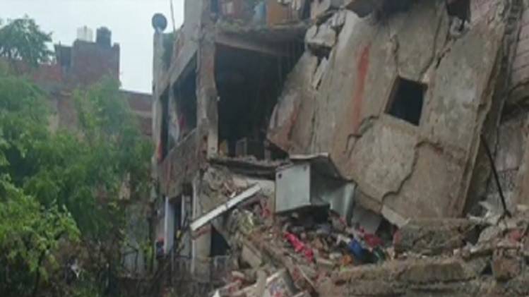 जयपुर में गिरा मकान (फोटो- शरत कुमार)