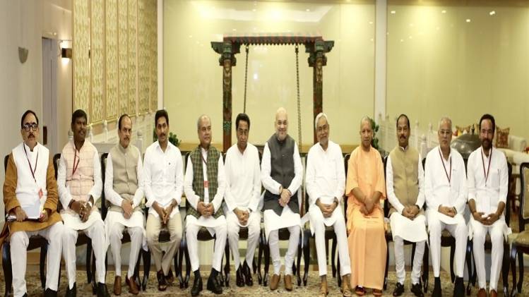 मीटिंग के बाद की तस्वीर(फोटो:रवीश पाल सिंह )