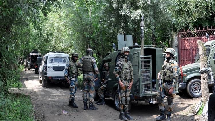 जम्मू-कश्मीर में बढ़ी सैन्य हलचल (तस्वीर-IANS)