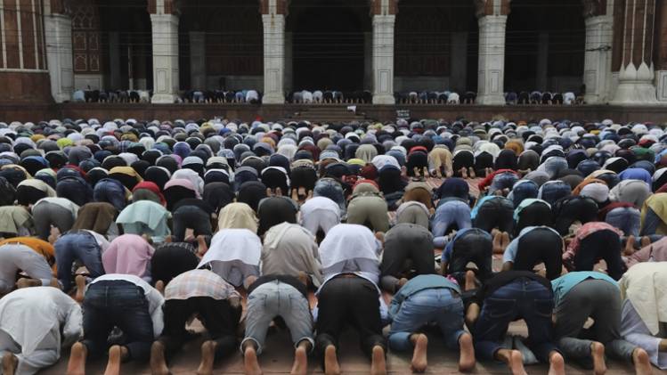 बकरीद के मद्देनजर कश्मीर में हाई अलर्ट (Photo Credit: AP)