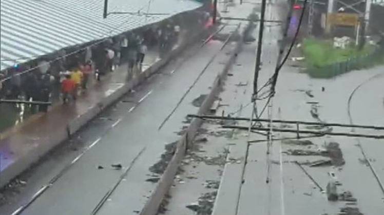 कल्यान रेलवे स्टेशन (फोटो-ANI)