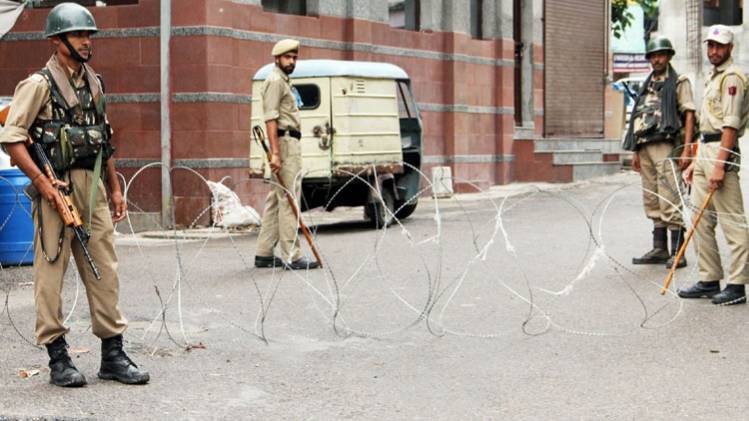 जम्मू-कश्मीर के मसले पर होगी सुनवाई 