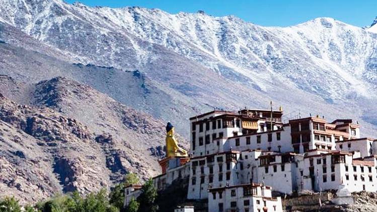 लंबे समय से लद्दाख को जम्मू- कश्मीर से अलग करने की हो रही थी मांग