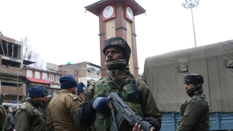 श्रीनगर के लाल चौक पर सुरक्षा चाक-चौबंद (IANS)