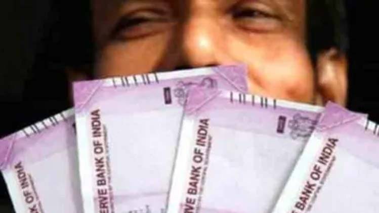  2 मित्रों ने यूएई में जीती 27 करोड़ की लॉटरी (फोटो-AAJTAK)