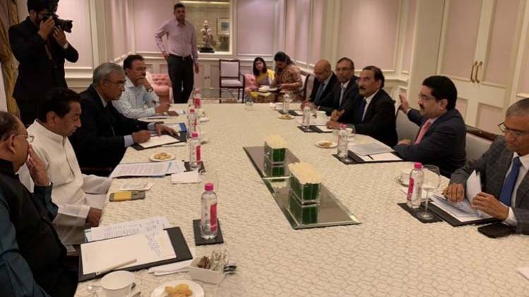 एमपी के सीएम कमलनाथ ने मुंबई में कई उद्योगपतियों से मुलाकात की (फोटो: @OfficeOfKNath)