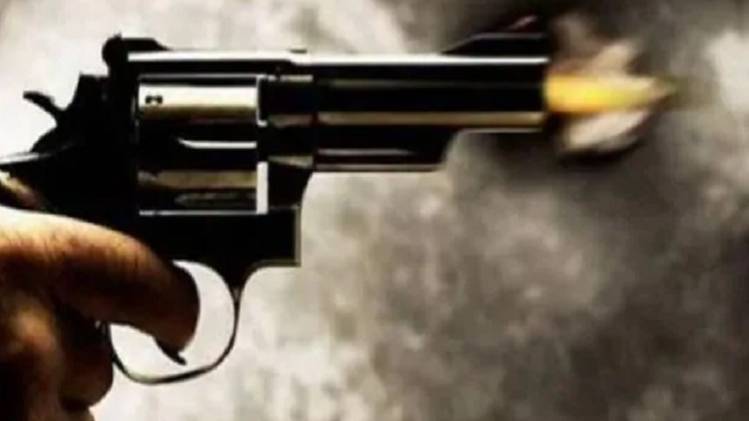 हत्या के बाद गुस्साए ग्रामीणों का हंगामा