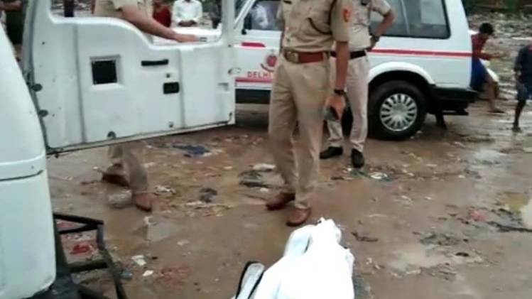 बोरे बरामद हुई लाश (फोटो-हिमांशु मिश्रा)