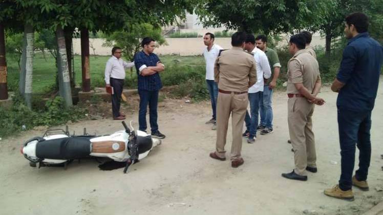 घटनास्थल पर पहुंची नोएडा पुलिस (सोर्स- ट्विटर)