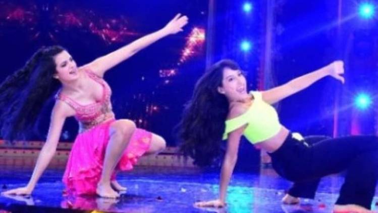 नोरा और नताशा सोर्स ट्विटर