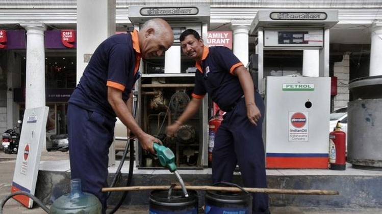 तीन दिन में 23 पैसे महंगा पेट्रोल