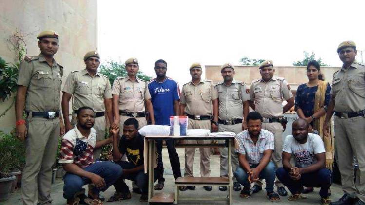 दिल्ली पुलिस ने 10 विदेशी नागरिकों को किया गिरफ्तार(फोटो- हिमांशु मिश्रा)