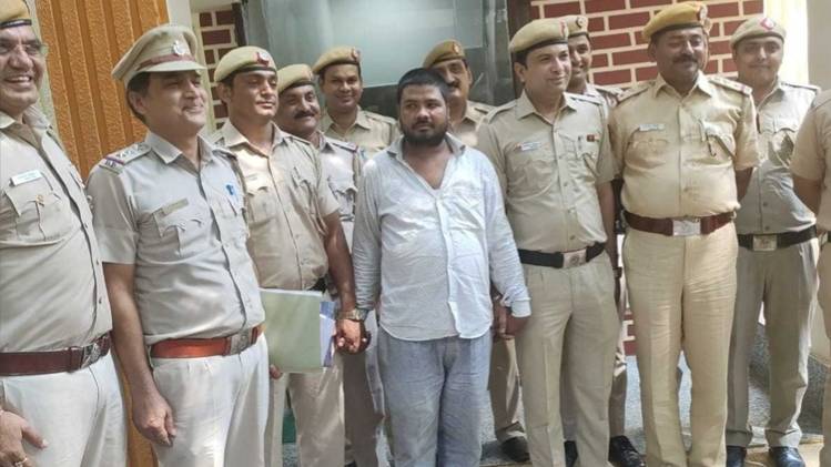 पुलिस की गिरफ्तार में आरोपी