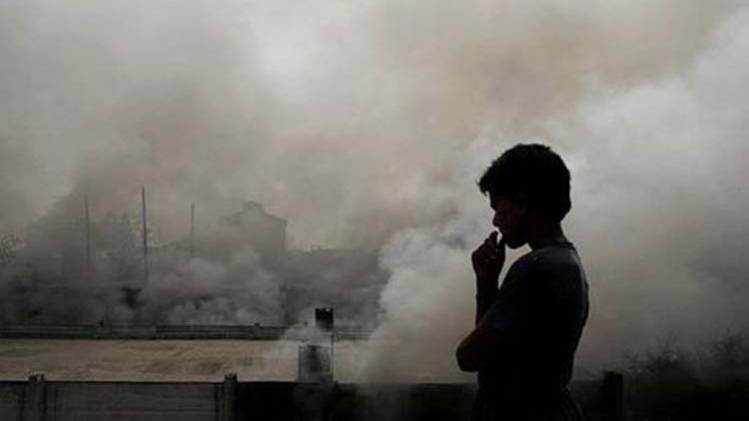 वायु प्रदूषण (फोटो-aajtak.in)