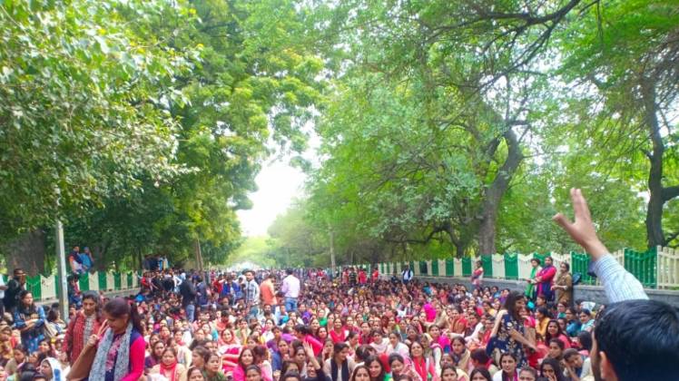 फाइल फोटो: प्रदर्शन करते अतिथि श‍िक्षक 