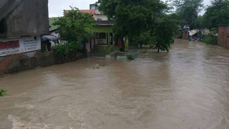 एमपी के होशंगाबाद में बारिश के बाद का दृश्य (फोटो-IANS)