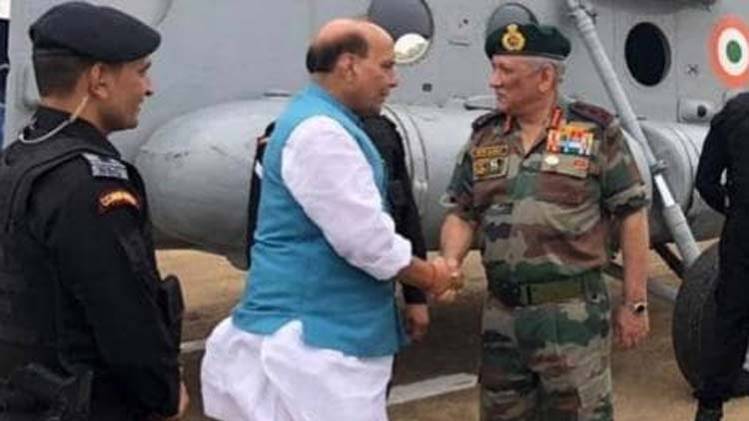 आर्मी चीफ बिपिन रावत के साथ रक्षा मंत्री राजनाथ सिंह (तस्वीर-ANI)