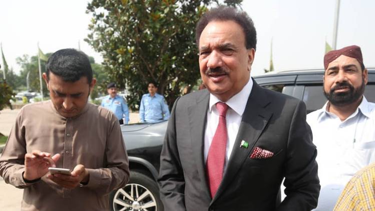 पाकिस्तानी संसद में सीनेटर रहमान मलिक (IANS)