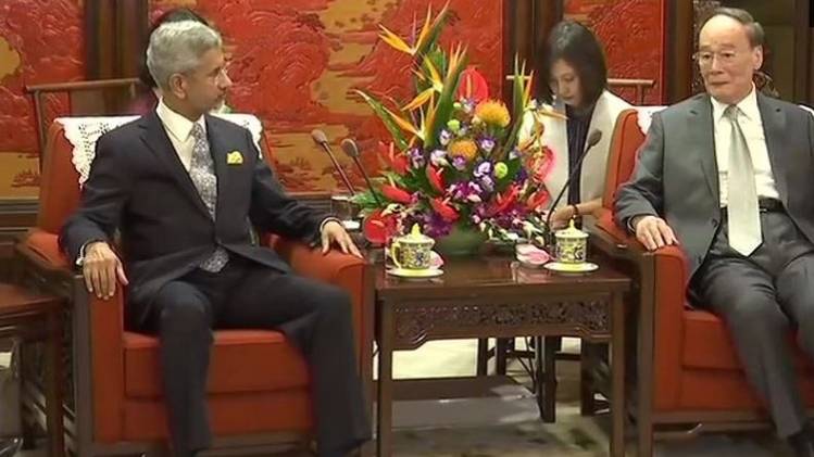 एस जयशंकर ने वांग चिशान से की मुलाकात (तस्वीर-ANI)