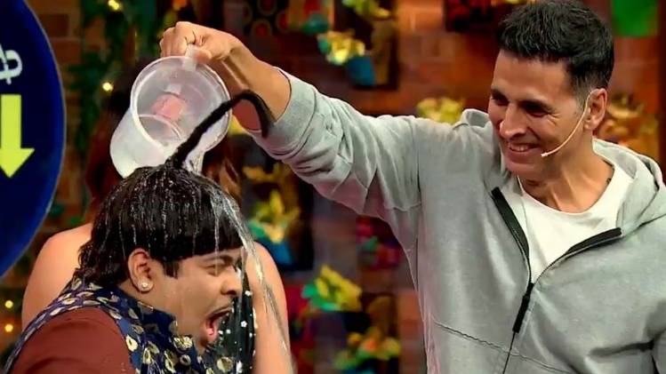 अक्षय कुमार और कीकू शारदा (फोटो: ट्विटर)