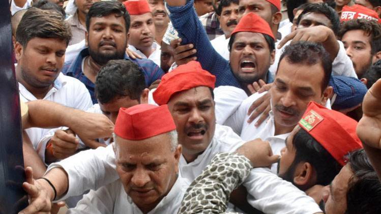 समाजवादी पार्टी के कार्यकर्ता (फोटो- पार्टी के ट्विटर अकाउंट से) 