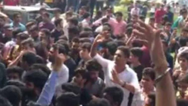 दो संघों में हिंसक झड़प (प्रतीकात्मक तस्वीर)