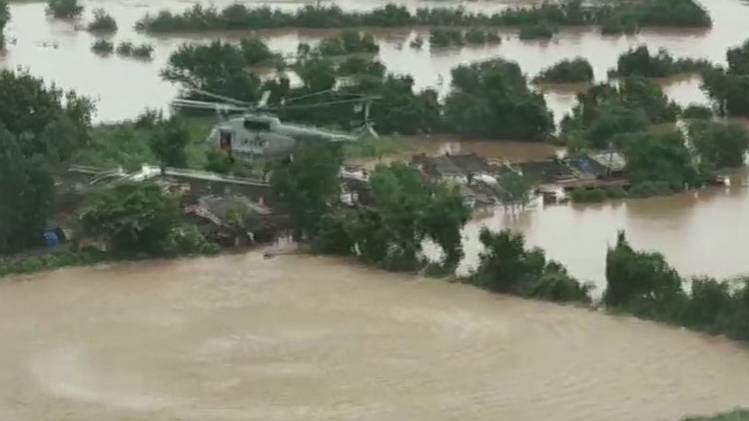 गुजरात में भीषण बाढ़ (ANI)