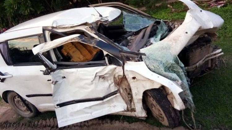 उन्नाव हादसे में क्षतिग्रस्त कार (फाइल फोटो)