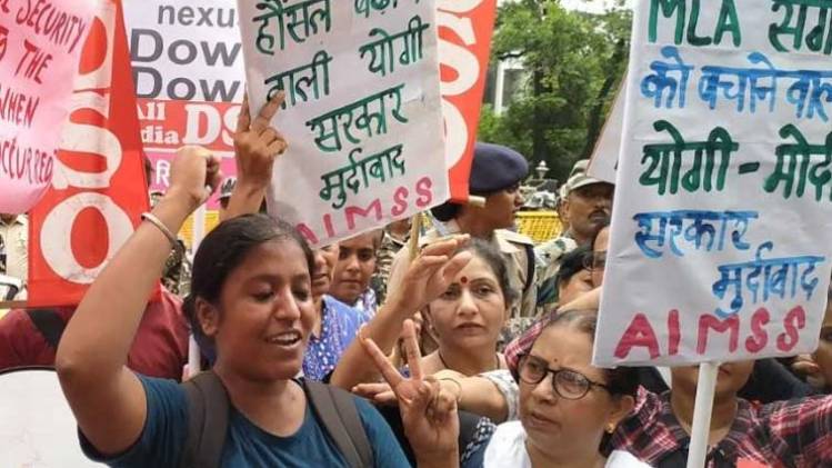 उन्नाव रेप केस को लेकर देशभर में प्रदर्शन किए जा रहे (फोटो-सुधीर कुमार)