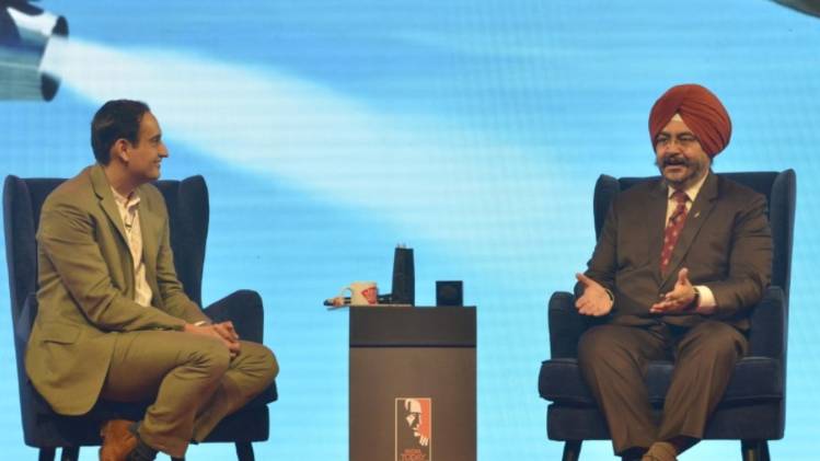 वायु सेना प्रमुख एयर चीफ मार्शल बीएस धनोआ