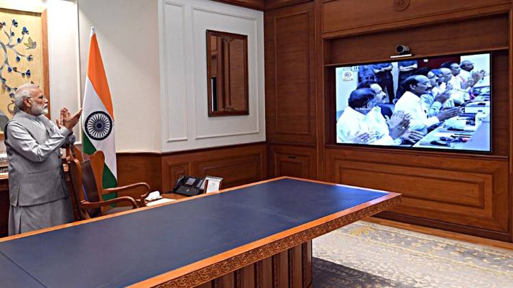 चंद्रयान 2 प्रक्षेपण के दौरान लाइव प्रसारण देखते प्रधानमंत्री