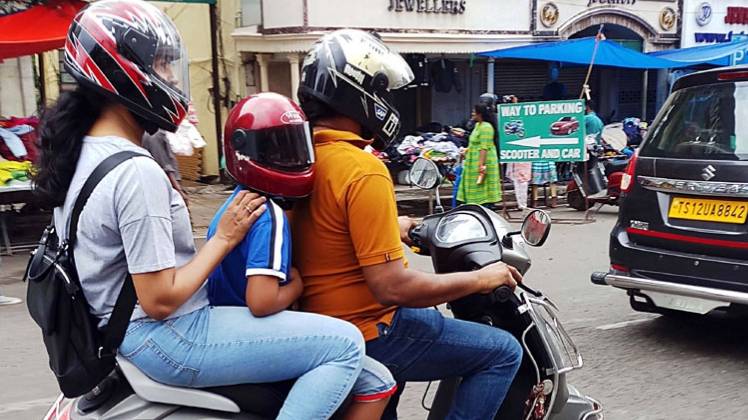 ट्रैफिक नियमों का उल्लंघन पड़ेगा भारी (फोटो: ANI)