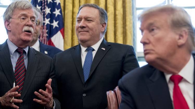 अमेरिकी राष्ट्रपति डोनाल्ड ट्रंप और जॉन बोल्टन (फोटो: AP)