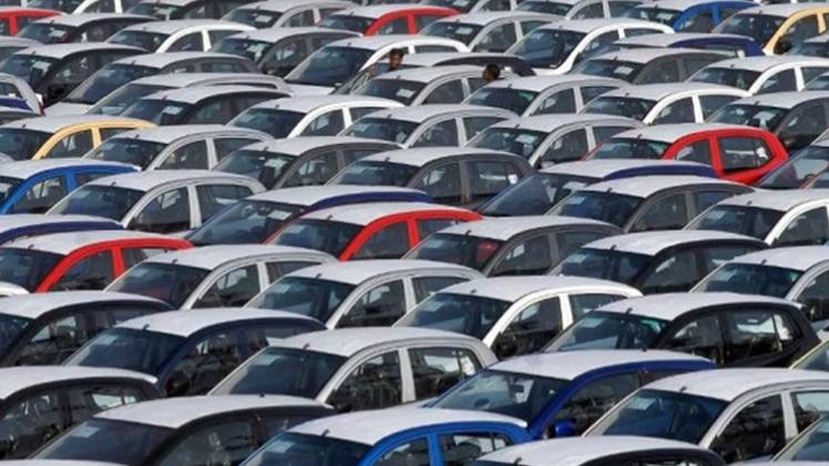 कारों की फाइल फोटो (रॉयटर्स)
