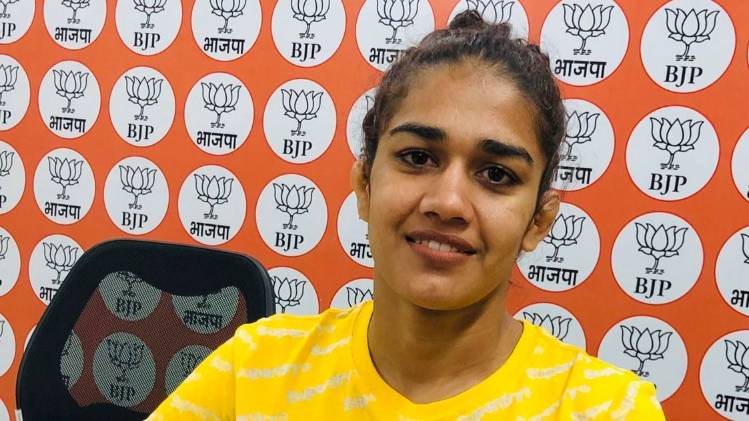 दादरी से चुनाव लड़ेंगी बबीता फोगाट (ट्विटर फोटो)