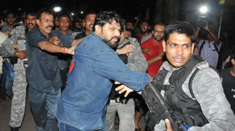 केंद्रीय मंत्री बाबुल सुप्रियो (तस्वीर- PTI)